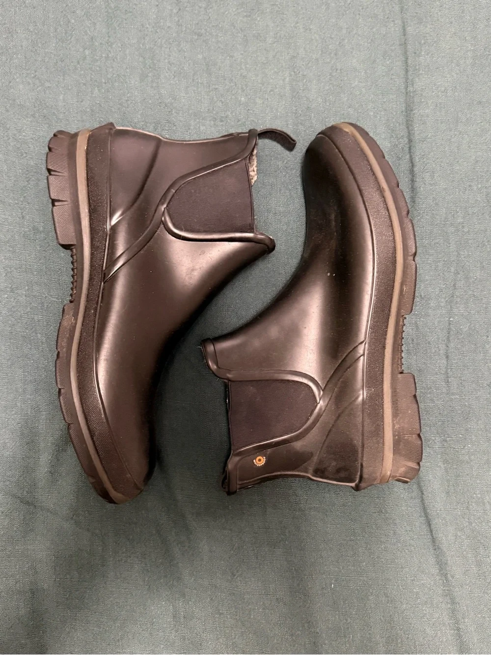 Bogs Women's Black Chelsea boots